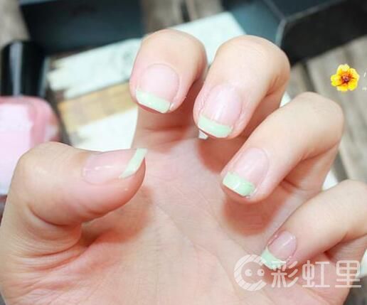 法式美甲怎么做 奶绿色法式美甲教程