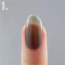 简约美甲图片 波点美甲教程