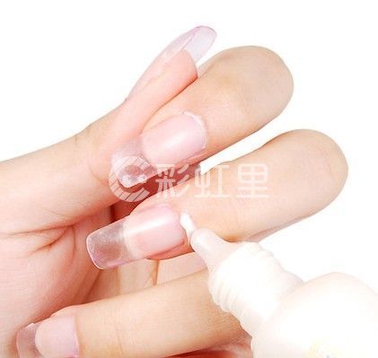 大红指甲图片 简单美甲教程