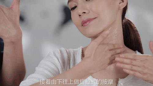 颈纹暴露年龄 这样按摩消灭颈纹