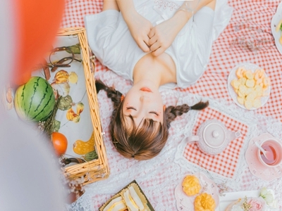 男人要怎么追求开朗的女生