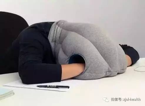 睡醒后一个动作,头不晕、缓疲劳,还能锻炼听力和