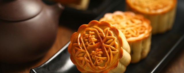 蛋黄莲蓉月饼热量是多少 蛋黄莲蓉月饼有多少热量