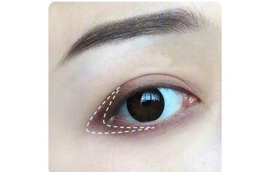 小烟熏妆的画法图解 小烟熏妆扥化妆步骤