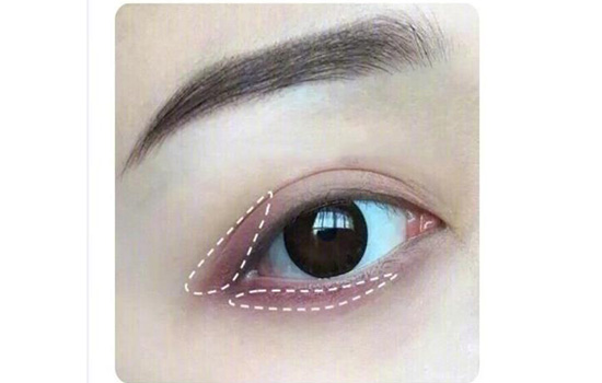 小烟熏妆的画法图解 小烟熏妆扥化妆步骤