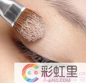 单眼皮化妆步骤 六小步画出清纯派烟熏妆容