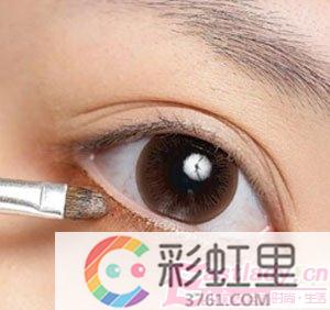 单眼皮化妆步骤 六小步画出清纯派烟熏妆容