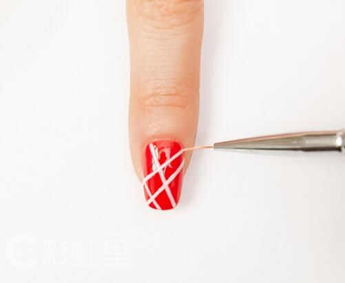 美甲线条怎么画 韩式线条美甲教程