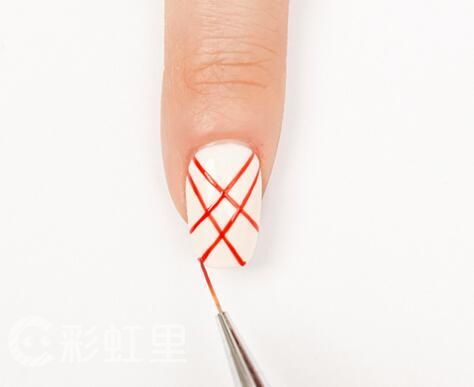 美甲线条怎么画 韩式线条美甲教程