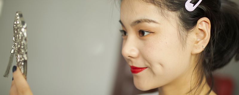 粉底液、口红色号怎么选？看手腕就能判断