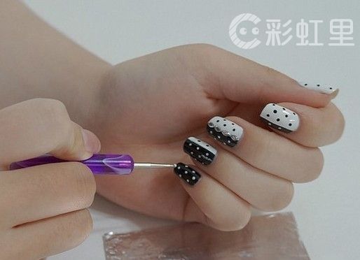 个性波点美甲 黑白美甲教程
