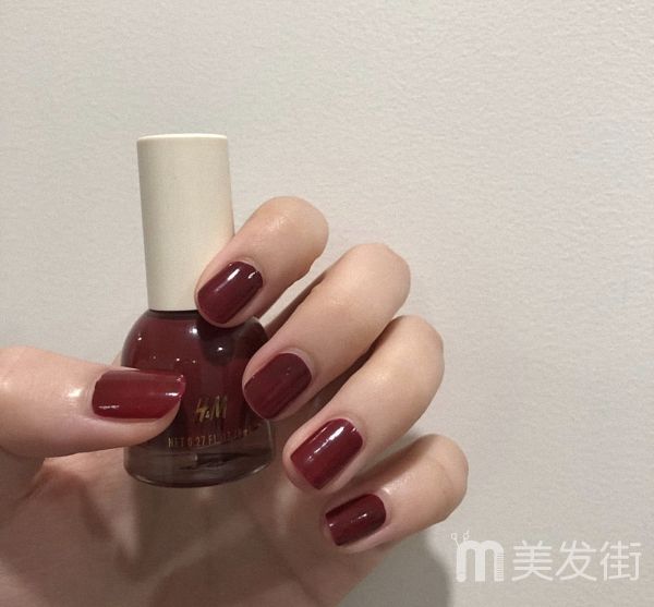 纯色美甲图片显手白 20款夏季美甲颜色最好看的新款美甲