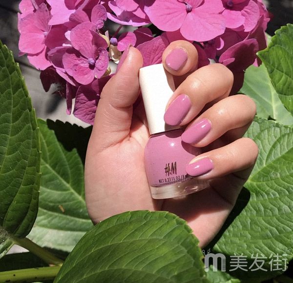 纯色美甲图片显手白 20款夏季美甲颜色最好看的新款美甲