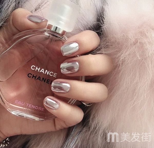 纯色美甲图片显手白 20款夏季美甲颜色最好看的新款美甲