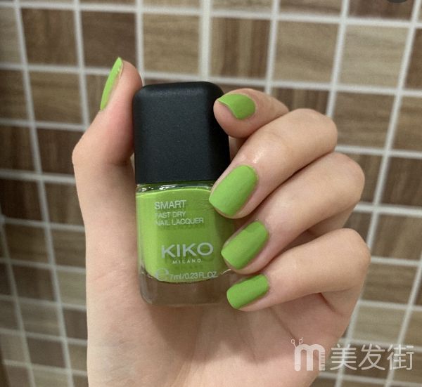 纯色美甲图片显手白 20款夏季美甲颜色最好看的新款美甲