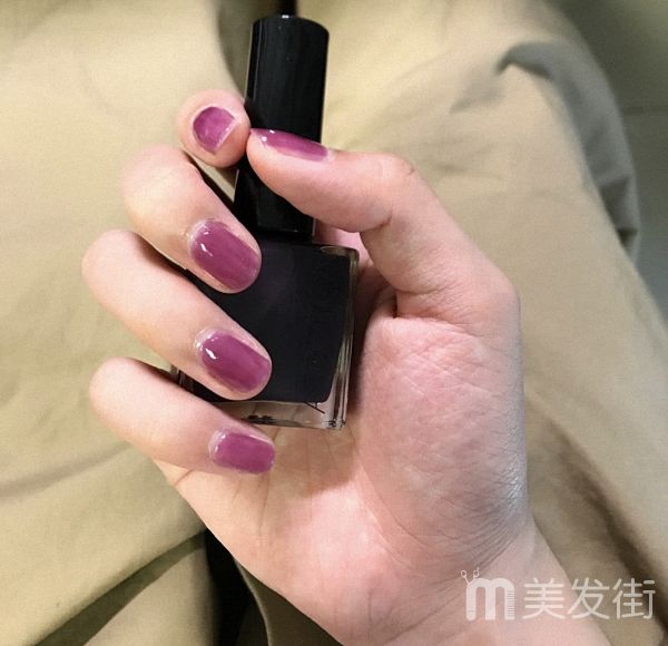 纯色美甲图片显手白 20款夏季美甲颜色最好看的新款美甲