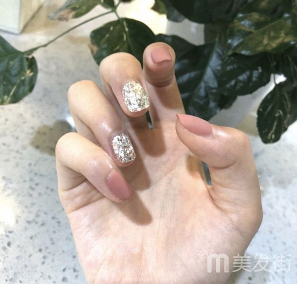 纯色美甲图片显手白 20款夏季美甲颜色最好看的新款美甲