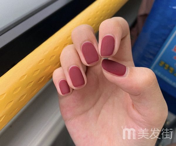 纯色美甲图片显手白 20款夏季美甲颜色最好看的新款美甲