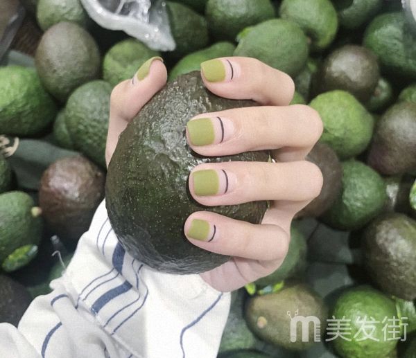纯色美甲图片显手白 20款夏季美甲颜色最好看的新款美甲