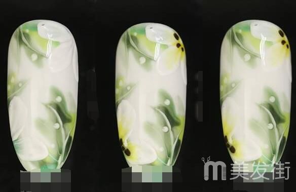 绿色晕染美甲 花卉晕染美甲教程