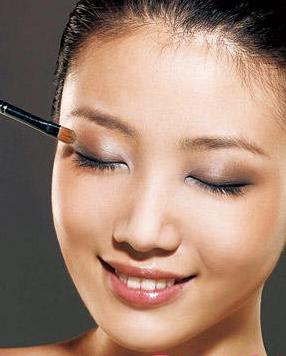 少女烟熏妆的画法 让你快速变身大眼美女尽显甜美