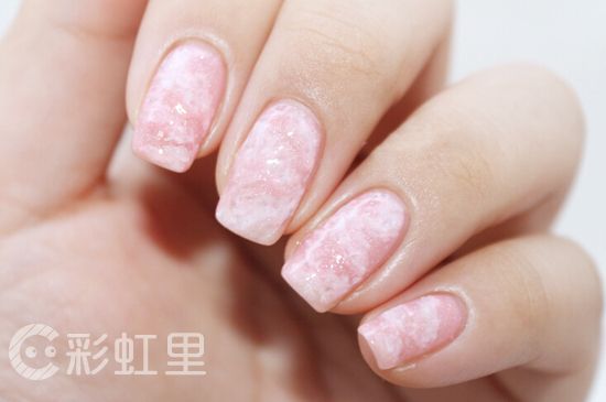 粉色美甲教程 梦幻浪漫的色彩
