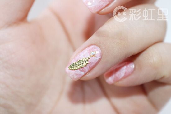 粉色美甲教程 梦幻浪漫的色彩