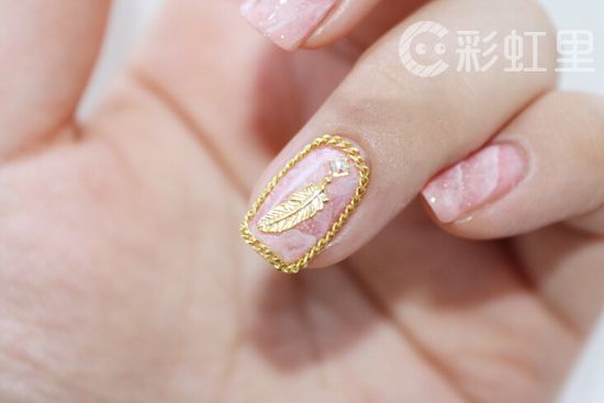 粉色美甲教程 梦幻浪漫的色彩