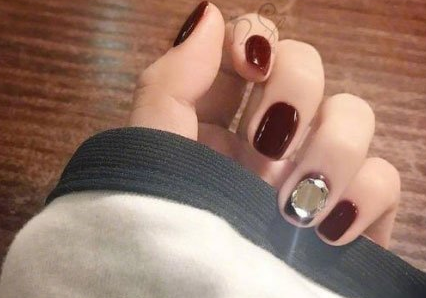 冬季最火热的美甲：这些好看的颜色你都get了吗
