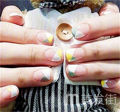 简约小清新美甲 几何美甲图片推荐