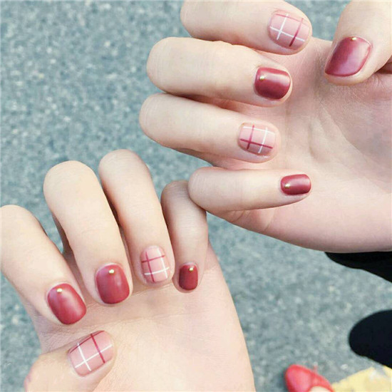 秋冬格纹美甲图片 美甲格子款式图片
