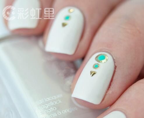 夏日简约美甲 简约大方美甲图片