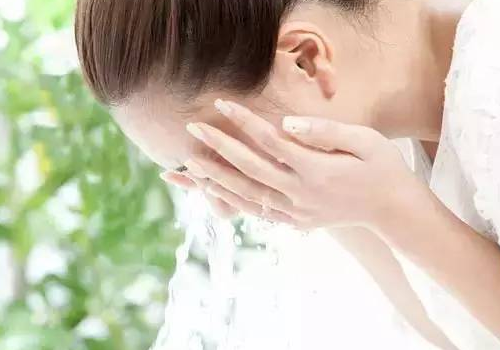 白糖洗脸能美白吗   能天天洗吗