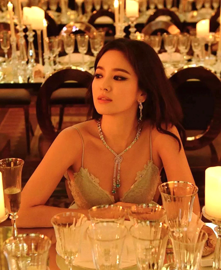 宋慧乔离婚后黑化？烟熏妆越画越浓，气质变妖媚
