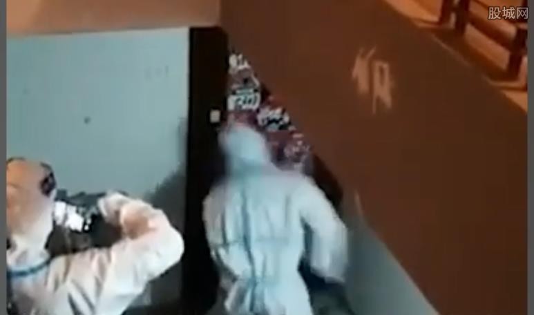 大白强行破门
