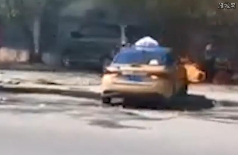 哈尔滨洗车摊一男子烧伤身亡 被村霸当街烧死画面曝光很残忍