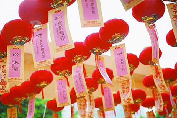 元宵节的节日风俗有哪些 元宵节会吃什么食物