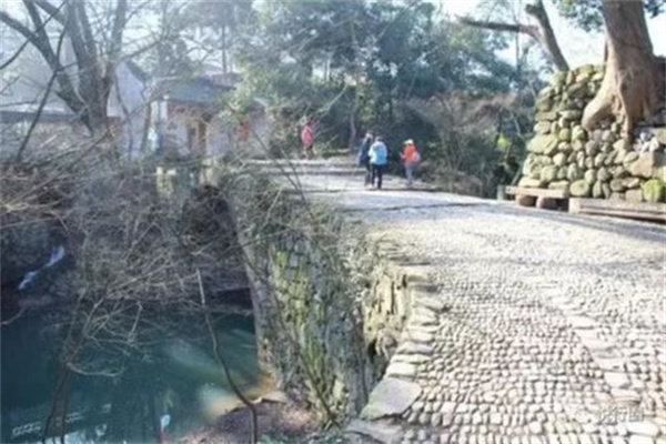 天姥山位于浙江省哪里 天姥山位于浙江省的新昌县