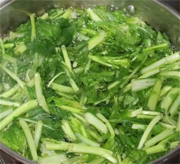 苔菜为什么吃前要焯一下水 焯水是为了去除有害物质