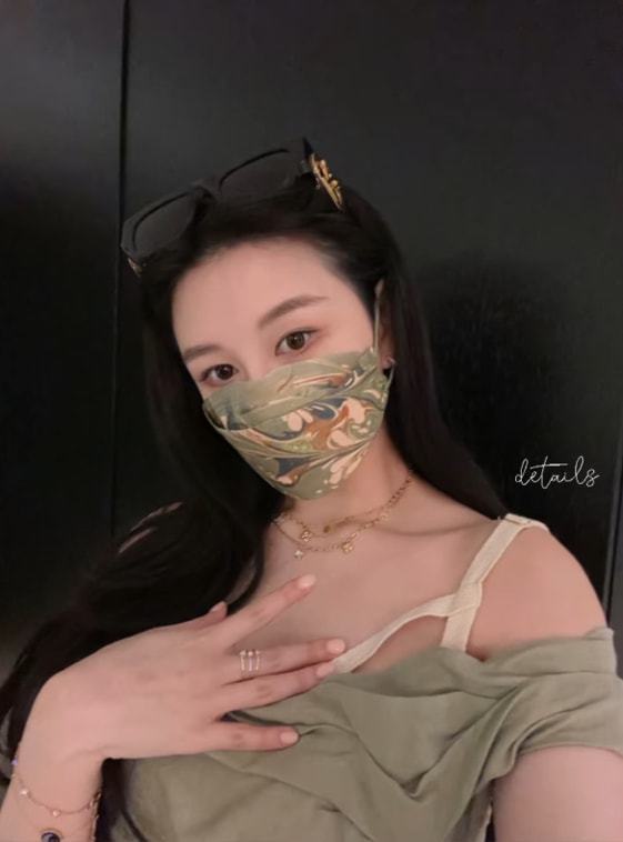 邱淑贞女儿美照曝光 半露香肩秀白皙美腿太像妈