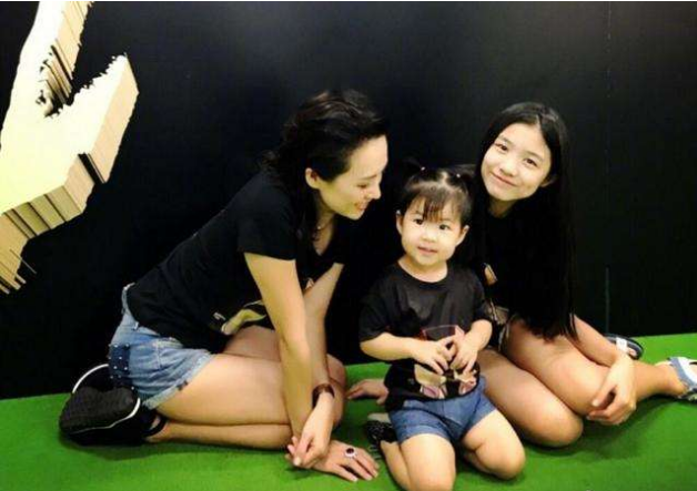 汪峰有几个孩分别是谁(汪峰三段婚姻四个子女)