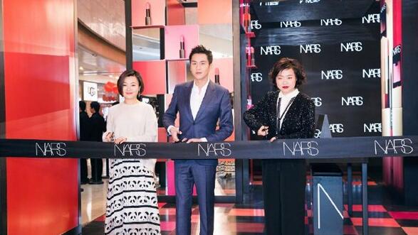 NARS彩妆怎么样 张若昀出席NARS彩妆揭幕式让你大开眼界