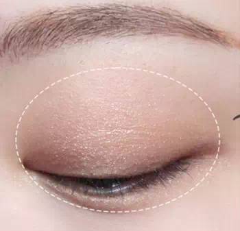 唯美系烟熏妆的画法 烟熏妆与娇艳唇色搭配技巧