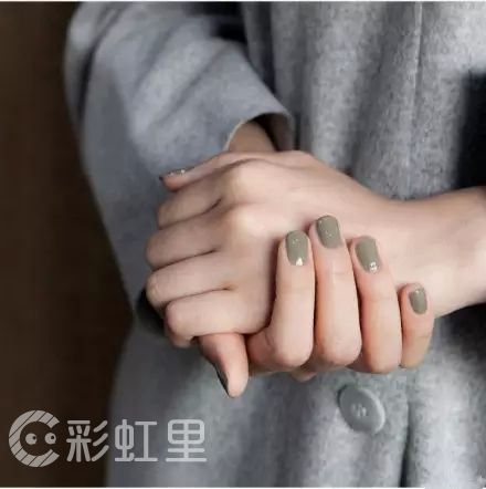为什么女生爱美甲 女生喜欢美甲的小事