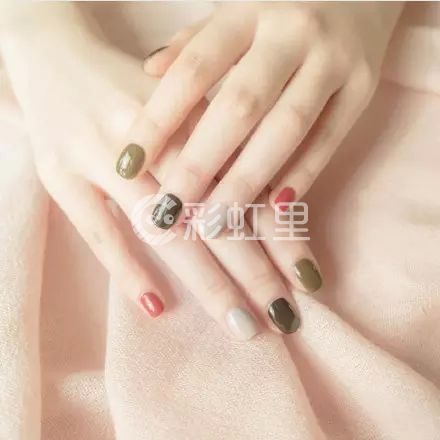 为什么女生爱美甲 女生喜欢美甲的小事