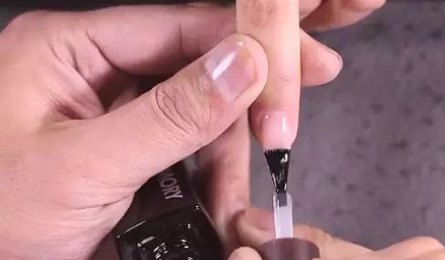 绿色美甲款式 清新小花美甲教程