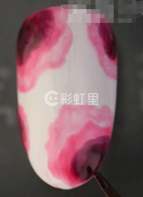 晕染花朵美甲 晕染美甲步骤