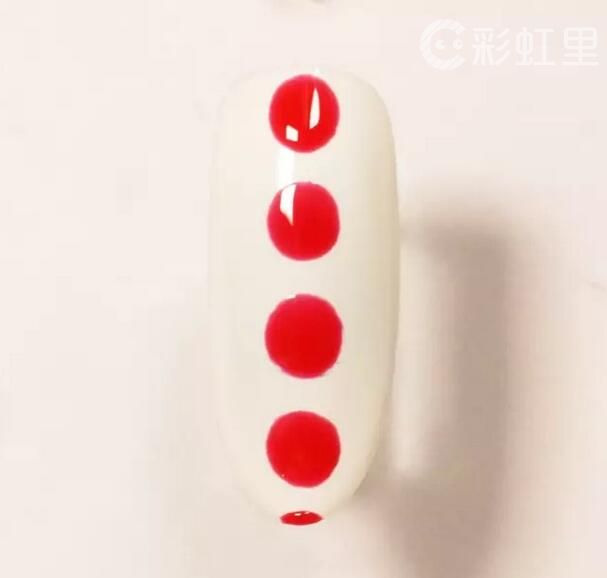 红色波点美甲 时尚美甲教程