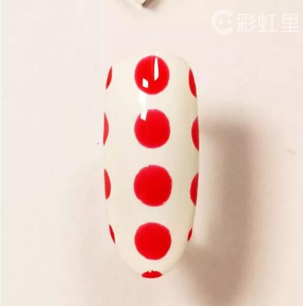 红色波点美甲 时尚美甲教程