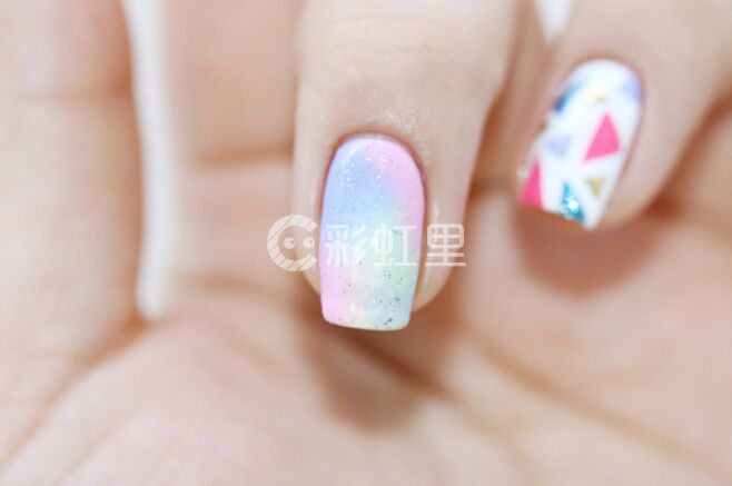 晕染美甲步骤  韩式简约美甲教程